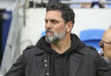 Tre måneder etter brede smil og kontraktsforlengelse får Championship-treneren sparken